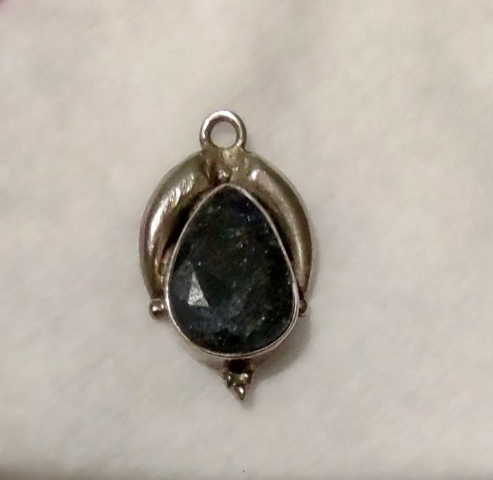 Srebrna zawieszka z szafirem