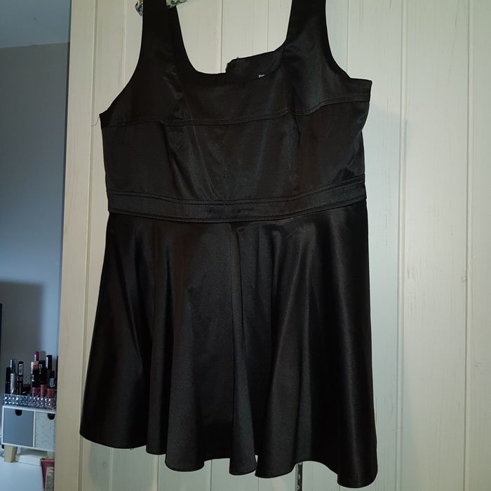 Czarna bluzka ala satynowa