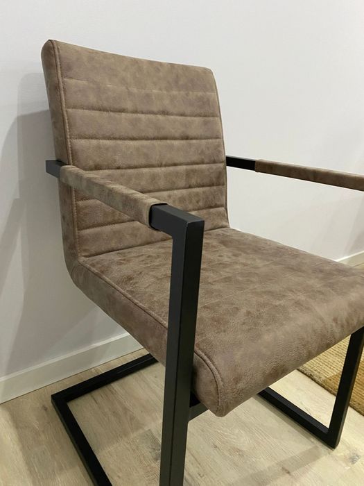 4 Cadeiras para Sala de Jantar em ótimo estado