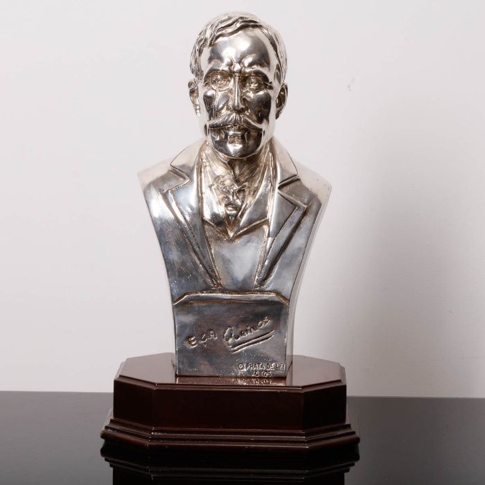 Busto de Eça de Queirós