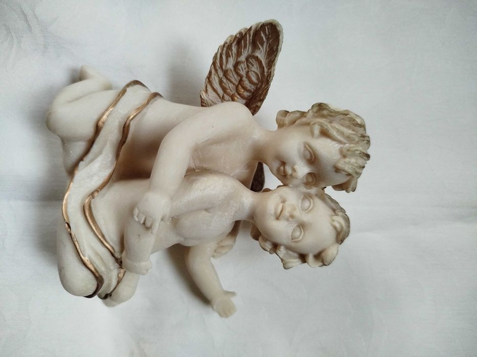 Figurka dwa aniołki żywica vintage