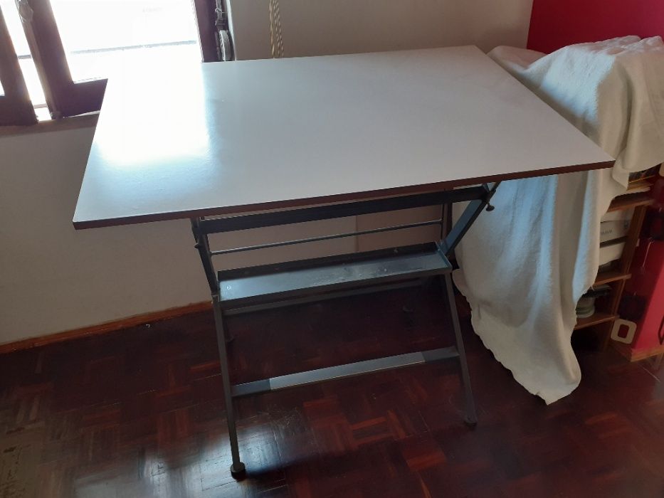 Mesa trabalho tipo Estirador 120x80 + Banco madeira(GRATIS) como Novo