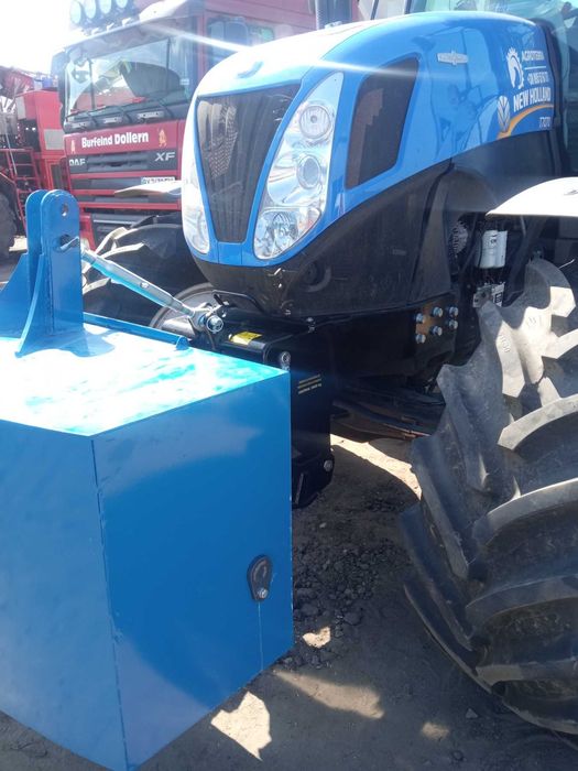 Фронтальна навіска на трактора NEW HOLLAND T 7060