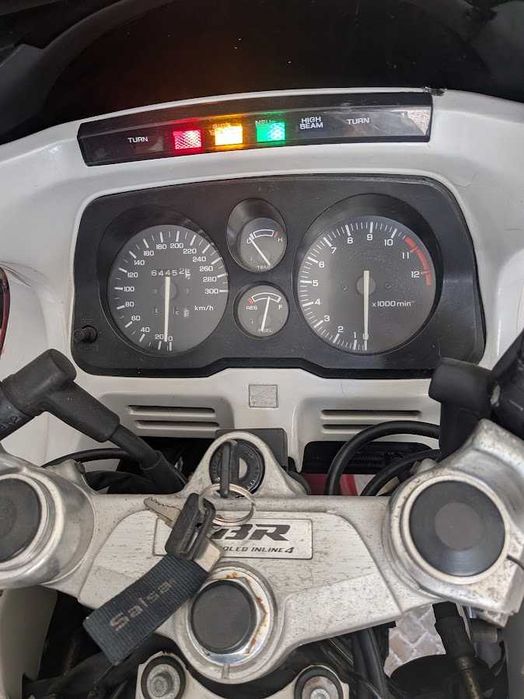 Honda CBR 1000F SC24 – 1989 – Revisão, bateria e pneus novos