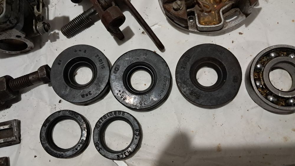 Продам бензопилу Урал на запчастини.