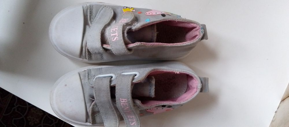 Продам черевички з принтом свинки Пеппи 25 розміру