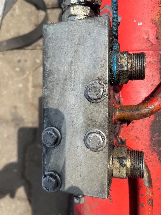 08457903323502b zamek kostka siłownika hydraulicznego 567586