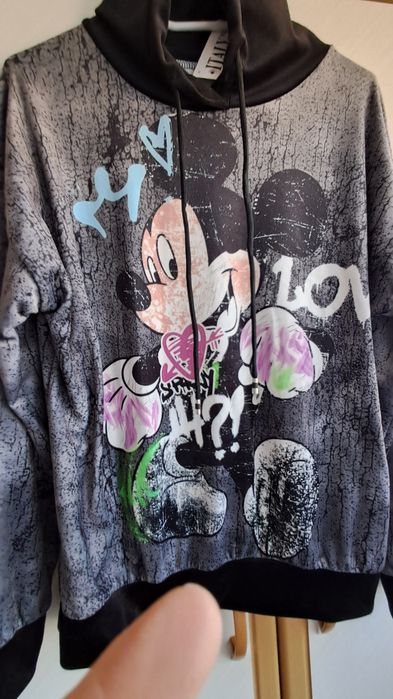 Nowa bluza z kapturem produkcji włoskiej