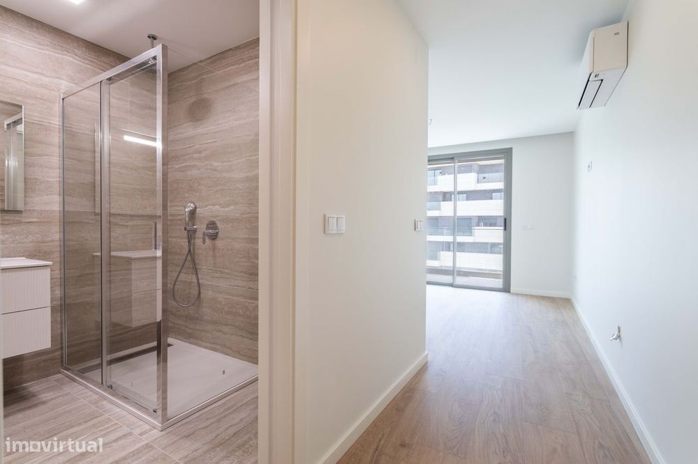 Apartamento T3 Novo a Estrear | 3 Suites | Vista Rio | Garagem Box | C