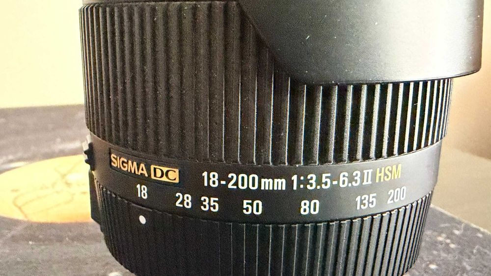 Objetiva Sigma 18-200 mm f/3.5-6.3 DC OS HSM II para Nikon
