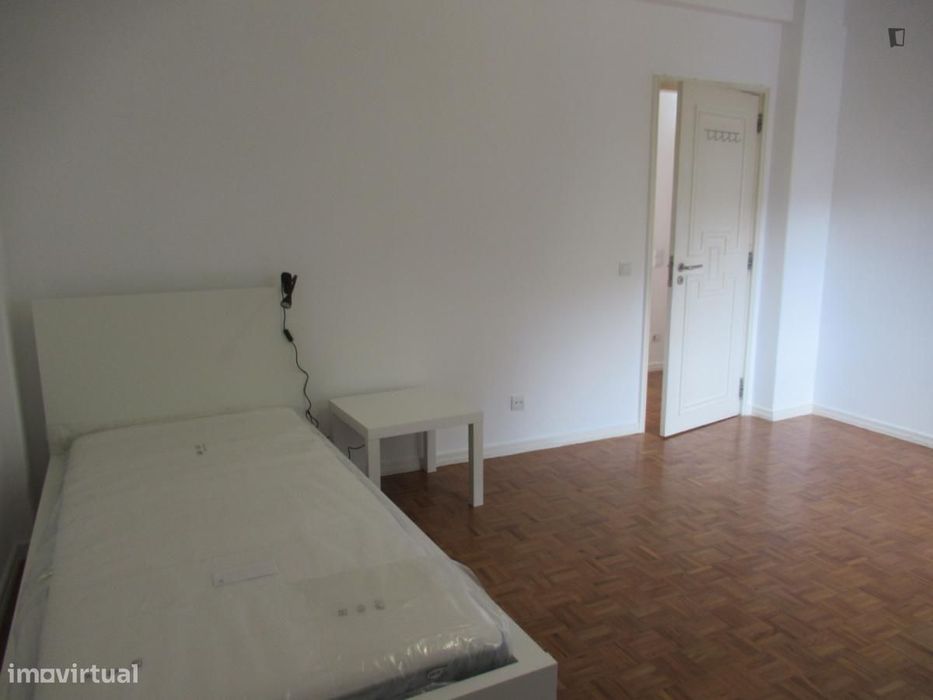Quarto - localizado em Lumiar Lisbon