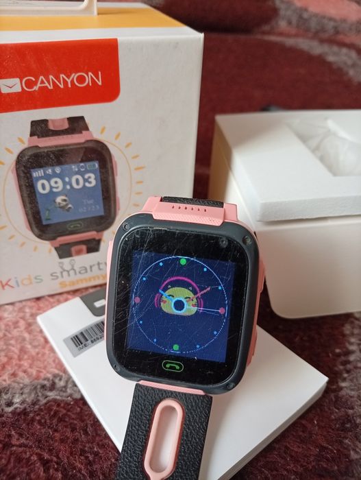 Дитячий смарт-годинник Canyon Sammy KW-21 у рожевому кольорі.