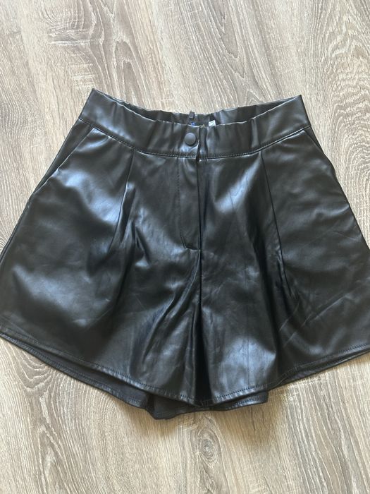 НОВІ Шкірозамінні шорти та спідниця