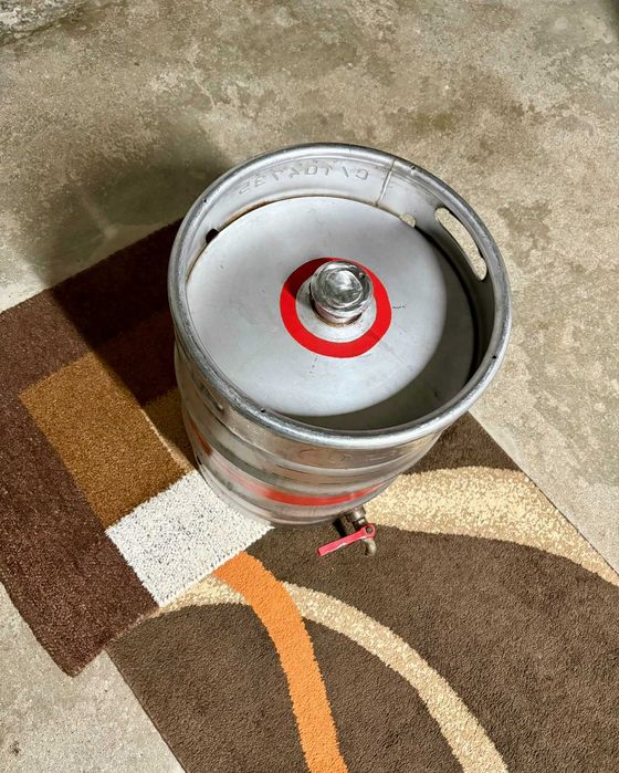 Barris em aço inoxidável de 50 litros.