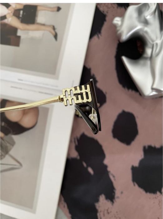 стильні окуляри в стилі відомого бренду