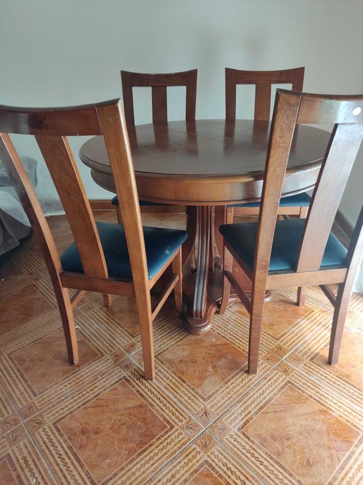 Mesa de sala madeira maciça+ 4 cadeiras