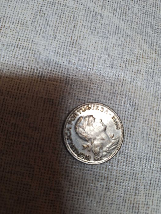 Moedas romanas 2, 1 cruzifixo, 5 medalhas da Verónica, 1 moeda escudo