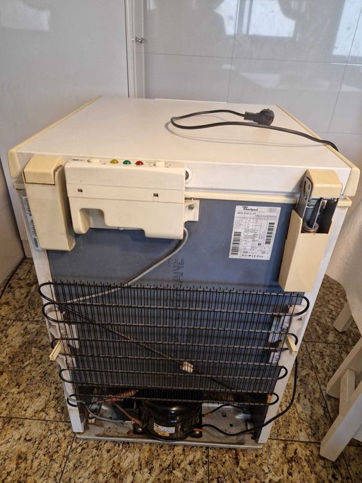 Arca congeladora vertical Whirlpool