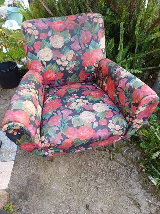 Sofá pés de palito