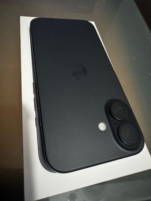 Telemóvel Apple usado, como novo, 128GB de armazenamento interno. 1 mês de uso Bateria 100% Não faço envios Entrega em mãos em Paredes e arredores