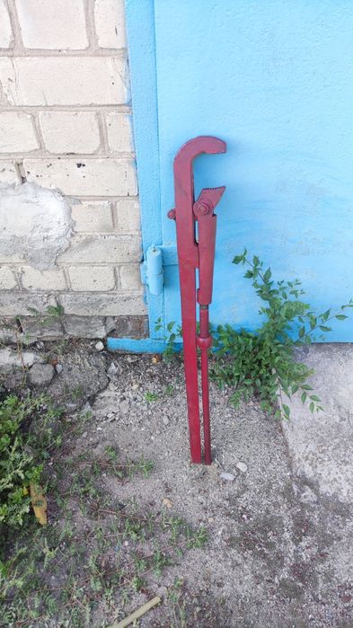 Трубный ключ (большой газовый)