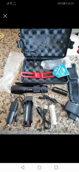 Lanterna Led com Zoom. Nova