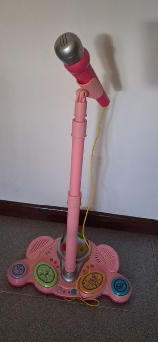 Lindo microfone para criança
