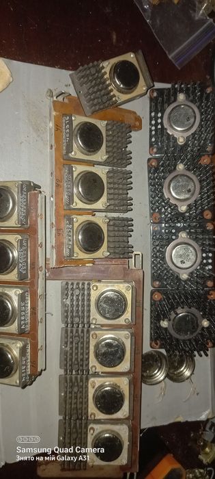 Транзистори кт903б на радіаторах,к155ид1, к157уд2,к555ие7