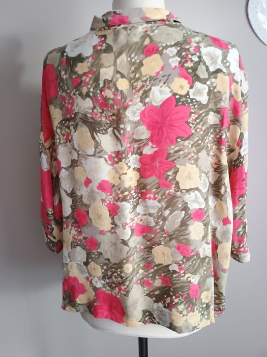 Bluzka w kwiaty roz 48-50