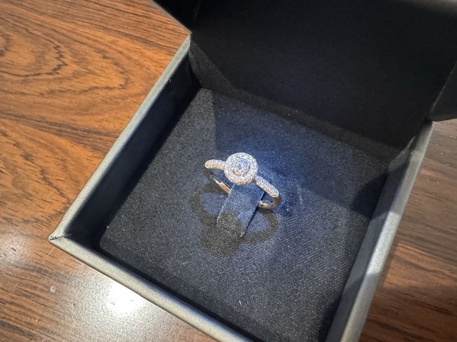 Anel em Ouro com Diamantes – Elegante e Delicado