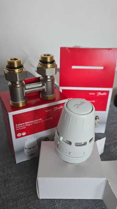 Zestaw termostatyczny Danfoss z głowicą Regus prosty 015G5308