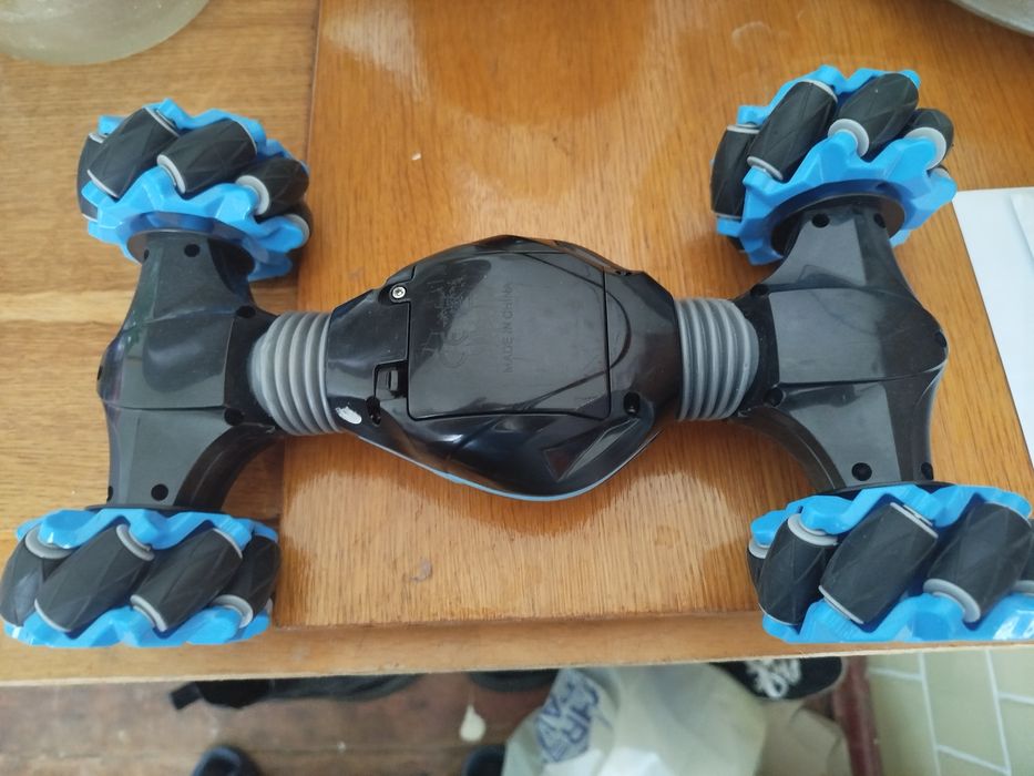 Продам машинку на радіокеруванні