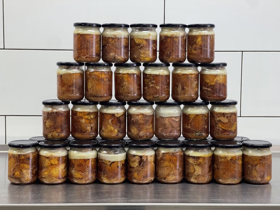 Копченості  ковбаса, шинка, шпондер, підчеревина, сало, ребра