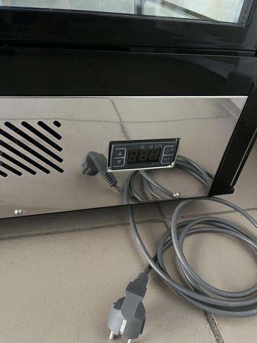 Холодильна Вітрина Reednee - Італія Обʼм 160 Літрів Нова