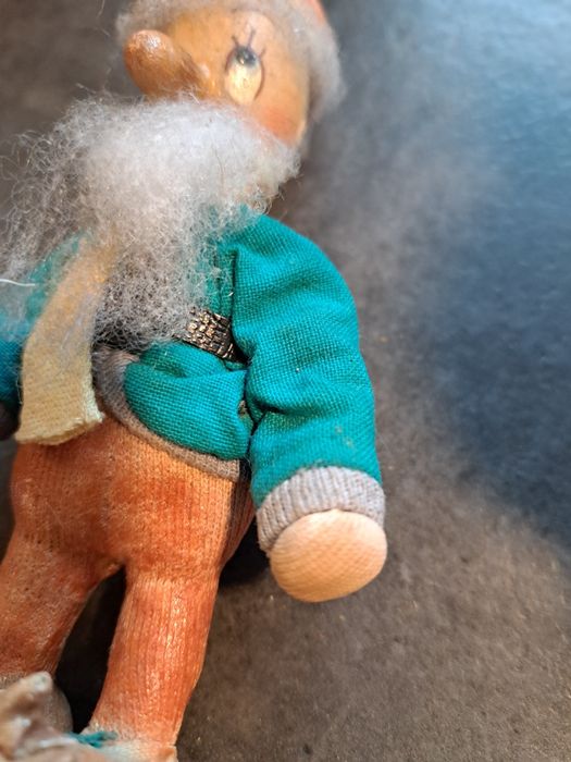 Zabytkowy kolekcjonerski krasnal