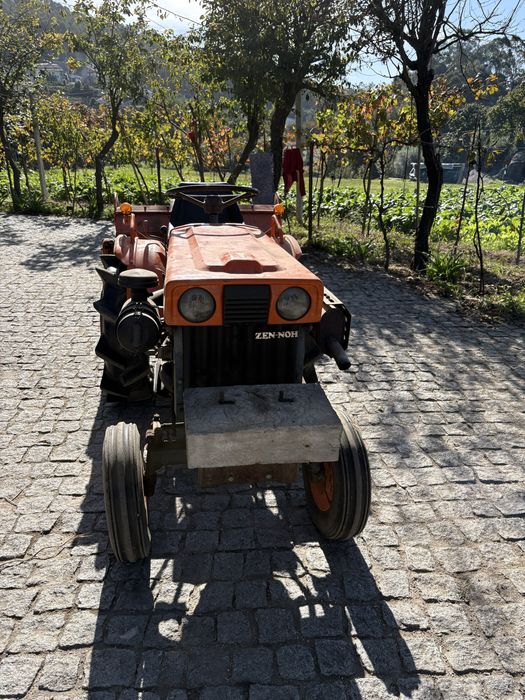 Tractor kubota b7000