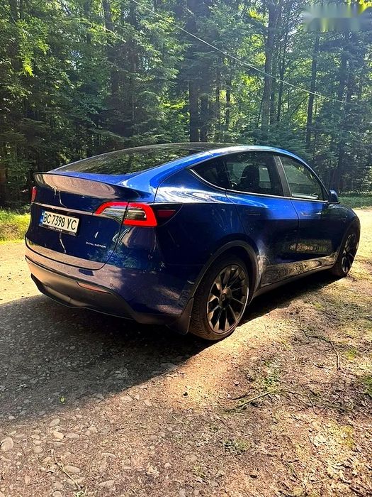 Tesla Model Y Long Range Dual Motor AWD • 2021