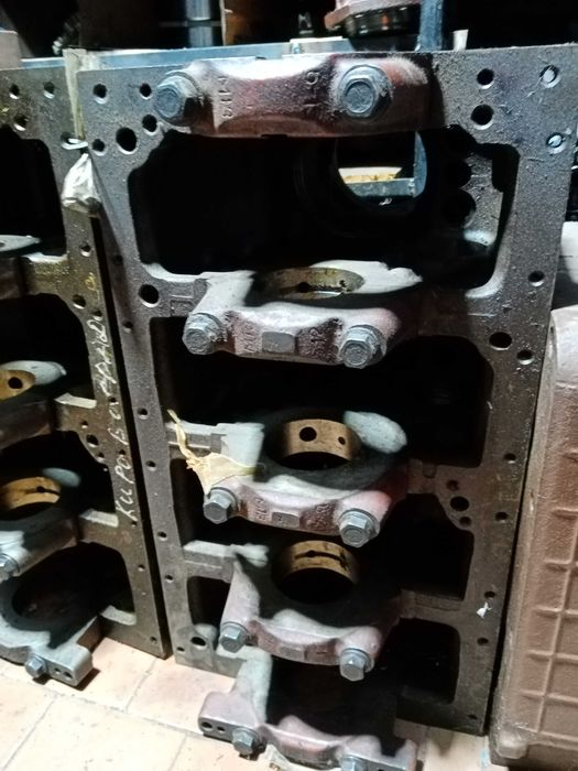 Блок двигуна Д-240, Д-243, Д-245 (3 втулки розподільчого валу)