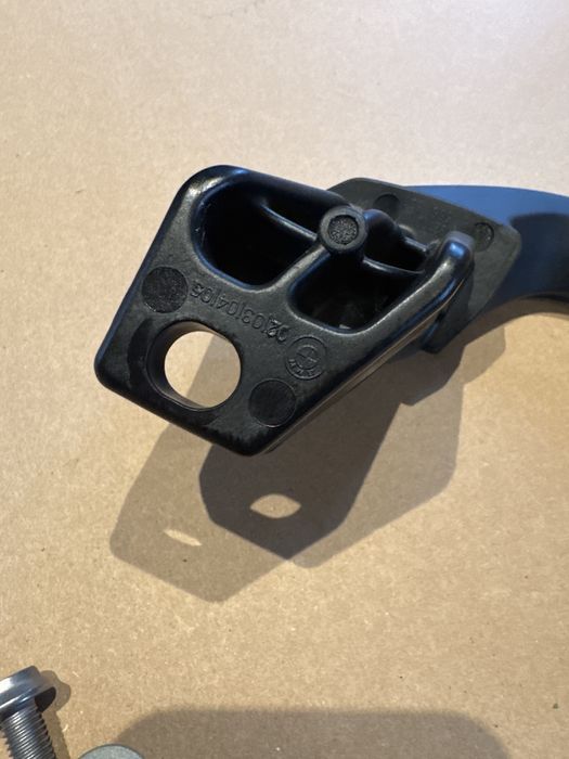 Uchwyt pasażera mocowanie + śruby BMW C400 GT x82