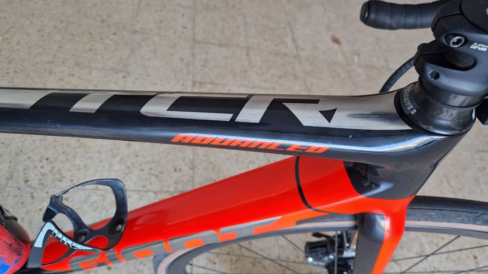Bicicleta Giant com DI2 e  rodas de alumínio