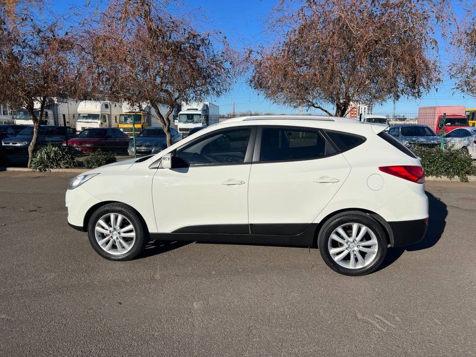 В продажу Hyundai Tucson/IX35 2 літра дизель передній привід із Кореї