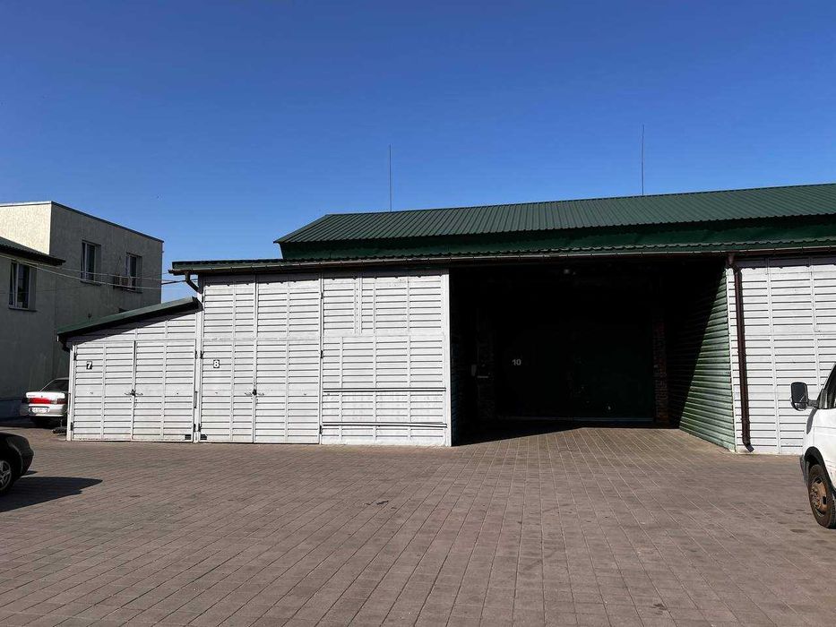 Здається в оренду ряд складських приміщень в районі Літака