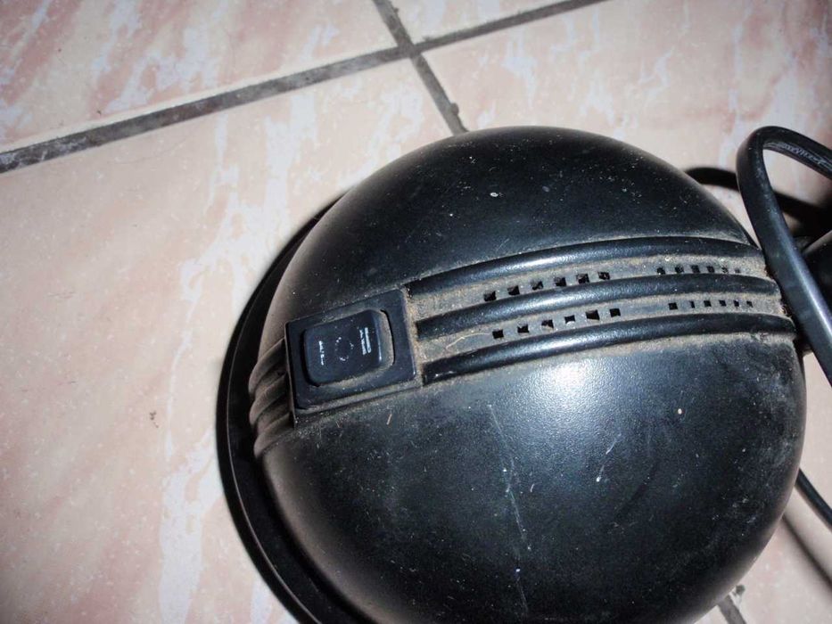 Lampa na biurko  ze zmianą natężenia światła