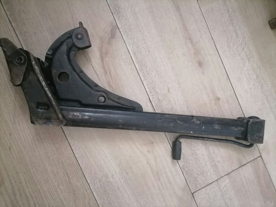 Домкрат винтовой BMW