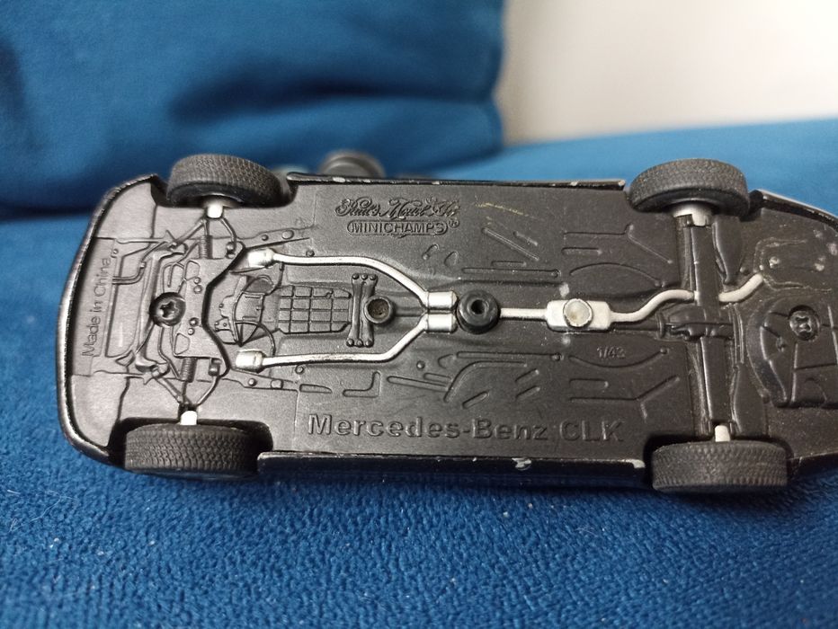 Dwa modele samochodów Mercedes 300SL Bburago i CLK z Minichamps 1:43