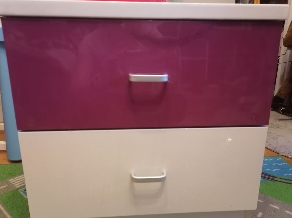 Komplet mebli do pokoju dziewczynki