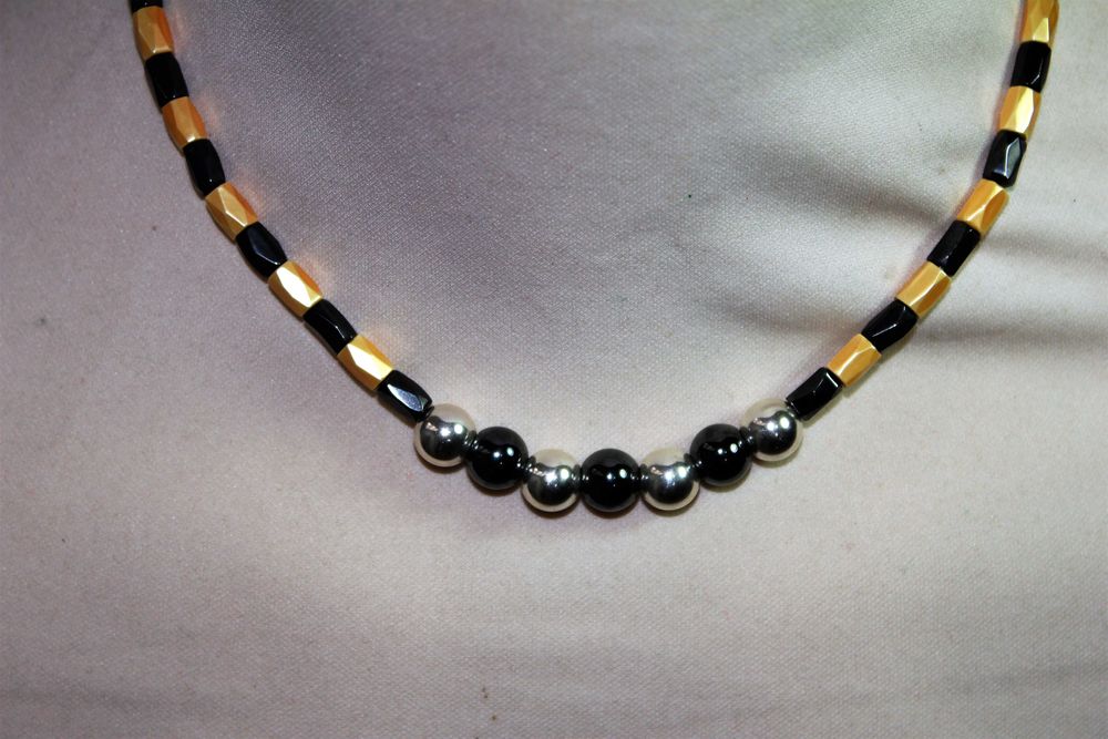 Colar de Hematite Magnética Amarela e Preta com esferas em Prata 925