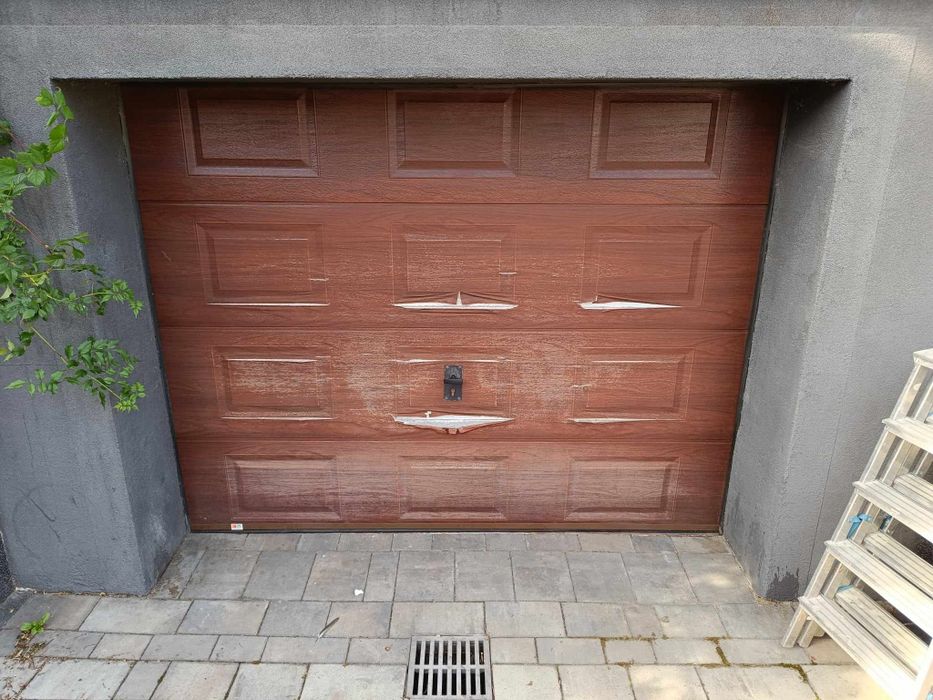 Wymiana paneli w bramie garażowej. Brama garażowa renowacja panele