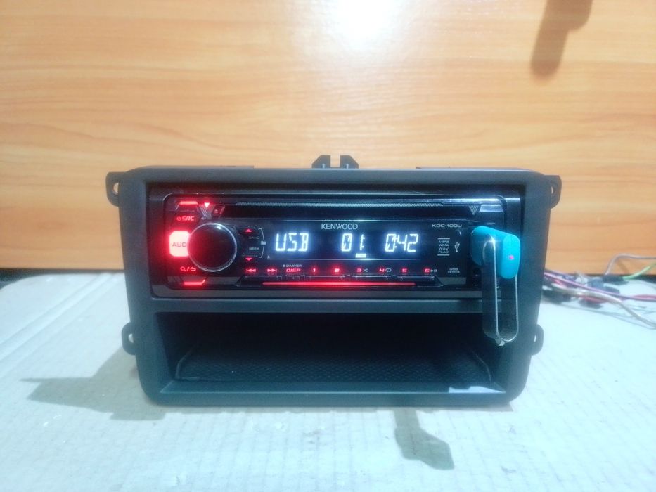 Автомагнітола KENWOOD KDC-100UR USB, AUX, CD