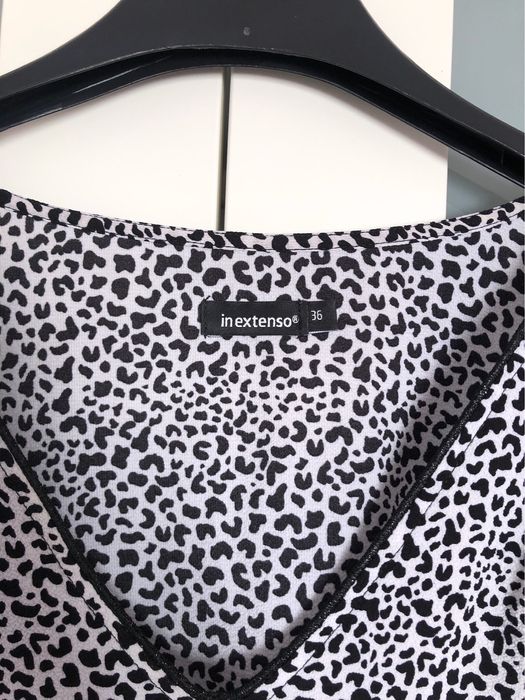 Camisa decote em V animal print